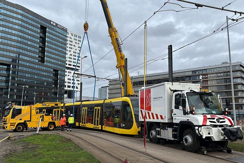Sneltram ontspoort nabij Utrecht Centraal 